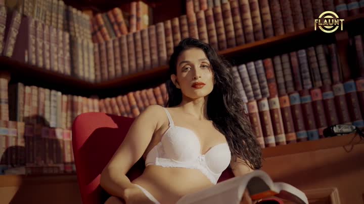 Screenshot Of Alluring Anjali (Flaunt) (2025) Hindi Atrangii WEB Series